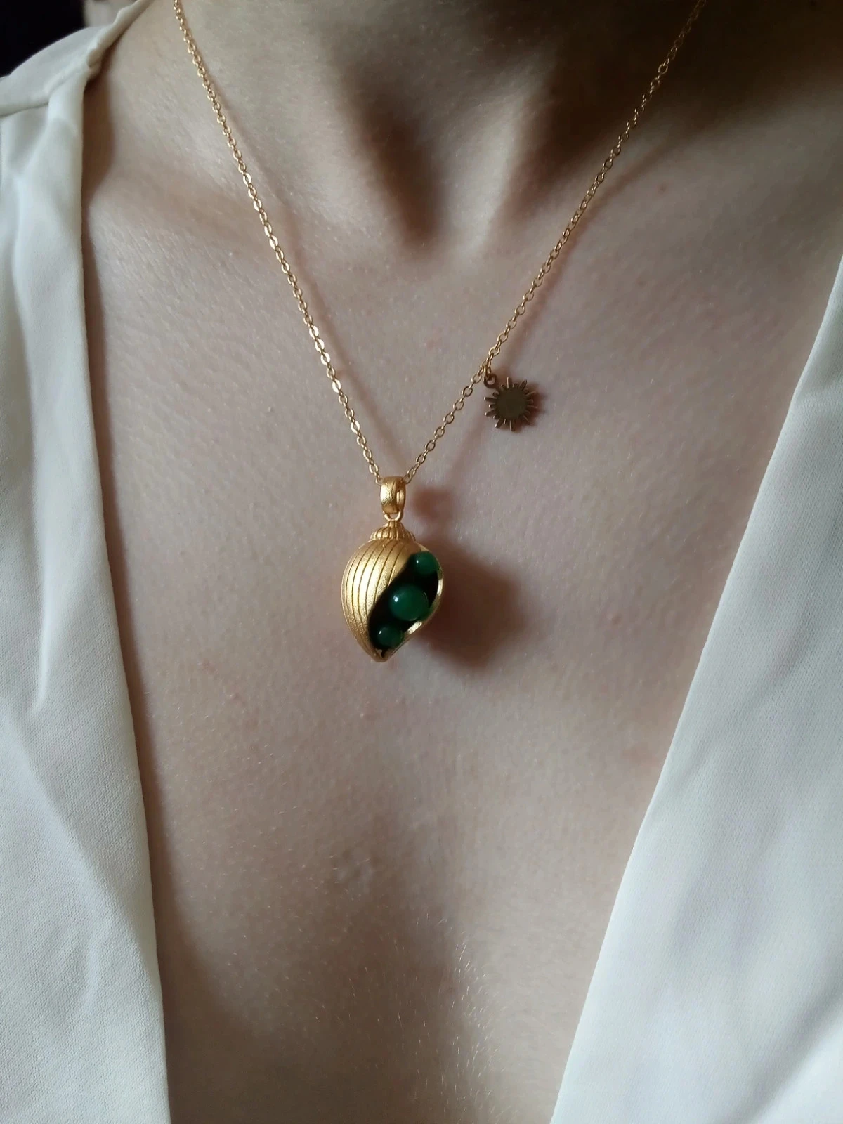 Hangende schelpen ketting met jade parels – photo 3